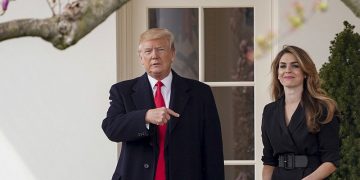 Këshilltarja pozitive me Covid-19, karantinohet Donald Trump