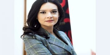 Elisa Spiropali: Ilir Meta rrëkëllen rakinë e marrëzisë!