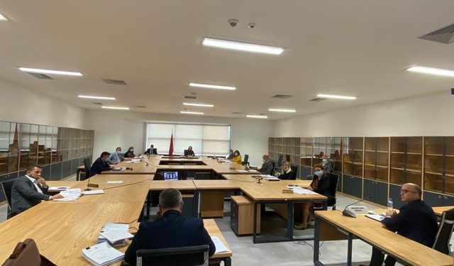 Presioni i SHBA-BE, Gjykata e Lartë gati t’i rikthehet normalitetit, KLGJ kualifikon 4 emrat e parë, KED mblidhet të hënën për Kushtetuesen