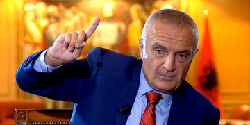 Kur kryeshtetari kthehet në sarosh bujtinash politike quhet… pijetar!