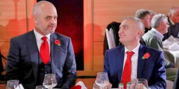 Sfidoi Ramën me dorëheqje dhe e ftoi në debat tek Blendi Fevziu, kapet ‘mat’ Ilir Meta, qytetarët zbulojnë çfarë fshihet pas lëvizjeve të fundit të presidentit