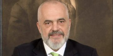 “Nuk mbulohet dielli me shoshë”, kryeministri Rama mesazh të koduar Bashës që në orët e para të mëngjesit