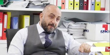 Avokati Romeo Kara: Politika po tenton të na hedhë hi syve, prej 30 vitesh vetëm na vjedhin, pronat e Metës, Berishës dhe Bashës tregojnë nivelin e korrupsionit