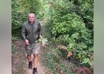 Meta i çoroditur “merr malet”! I veshur me kamuflazh i dërgon mesazhin e koduar kërcënues kryeministrit Rama (Video)