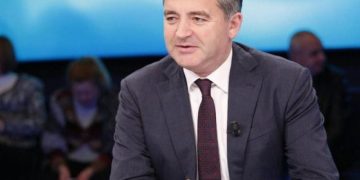 Këngëtarja shqiptare reagon për deklaratën e bujshme të ministrit Klosi: Ku e merr mallin?