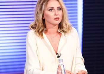 E quajti zëdhënës të Ramës, Murrizi nxjerr prapaskenat e forta për Brisidën, ish-drejtoreshën e Tatimeve, publikon foton si asnjëherë më parë: Po çon në kosheren e Ilir Metës..