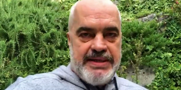 I veshur sportiv, kryeministri Rama futet ‘live’ në Facebook dhe iu kthen përgjigje pyetjeve shqetësuese të qytetarëve: Punët e mira duan durim! (Video)