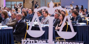 Zbardhet pasuria e të dorëhequrve para vetingut, nga vilat e makinat luksoze, te llogaritë e shumta bankare