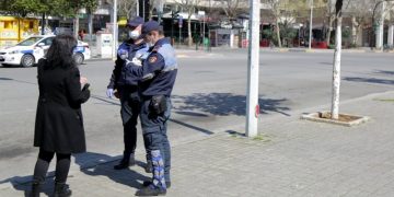 Të enjten policia rinis “mësymjen”! Paralajmërohen gjoba masive për maskat: Qeveria e vendosur për t’i bërë me detyrim