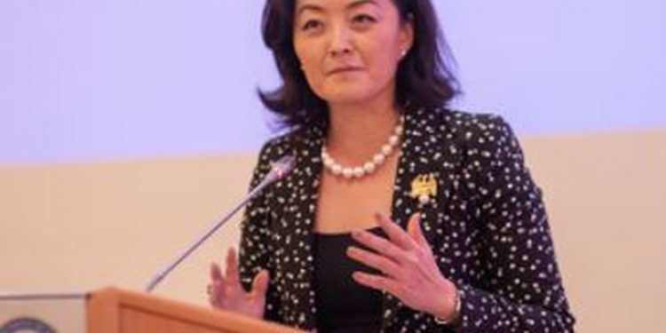 “Korrupsioni një mal i madh në Shqipëri”, Yuri Kim jep mesazhin e fortë, bën kërkesën e papritur për ministren Gjonaj në mes të konferencës