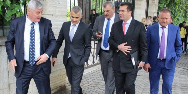 Aleatët mesazh Bashës: Duhet të nxitojmë me kandidatët, nuk mund të dalim me një listë unike, duhet platformë e qartë përballë Ramës