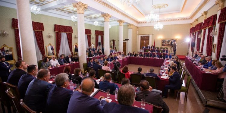 Ekskluzive/ Rama mesazh deputetëve të nxitojnë me izolimin e Metës: Mos i lini asnjë shteg abuzimi, ja 4 fushat ku duhet të fokusoheni, boll e toleruam