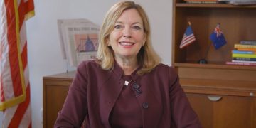 Nënsekretarja e SHBA në Tiranë: Do të shihni shumë amerikanë këtu në Shqipëri