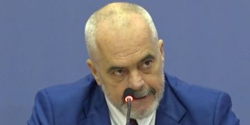 Kryeministri Rama nxjerr pamjet nga ndryshimi i madh në këtë qytet të vendit