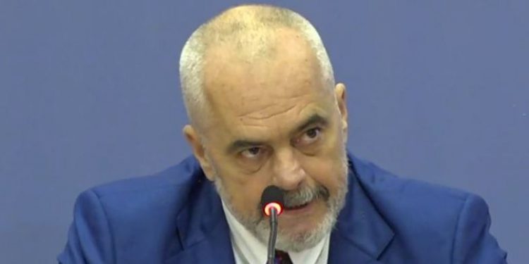 Kryeministri Rama nxjerr pamjet nga ndryshimi i madh në këtë qytet të vendit