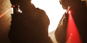 “Dëshironin me të vërtetë të hynin me polici brenda shtëpive tona private?!”, gazetari i njohur italian bën publike faktet tronditëse për COVID-19 dhe paralajmëron veprimet e ‘frikshme’