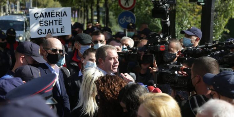 Idrizi kujtohet për çështjen çame dhe proteston ndaj ministrit grek, reagojnë çamët: Po kërkon supën e radhës, ne e kemi braktisur