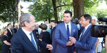 Basha përgatit terrenin për të larguar Berishën nga PD, Genc Ruli i përcjell mesazhin e amerikanëve, thirrje të bëjë gati valixhet