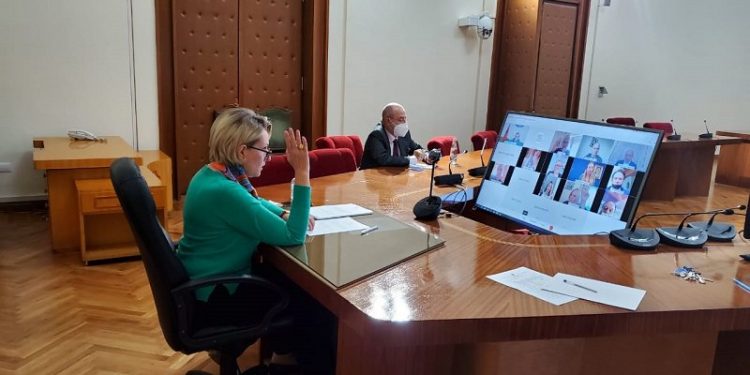 Kuvendi nuk humb kohë, miratohet pakti me Bill Gates, zbardhen detajet si do të merret vaksina anti-covid nga miliarderi amerikan