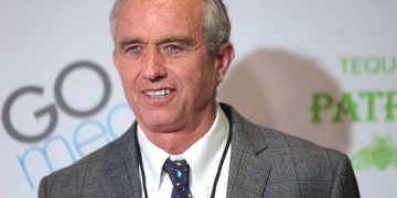 Pasojat e mëdha të Covid-19 në botë, Robert Kennedy Jr del me mesazhin frymëzues dhe shpresëdhënës (Videoja që po bën xhiron e rrjetit)