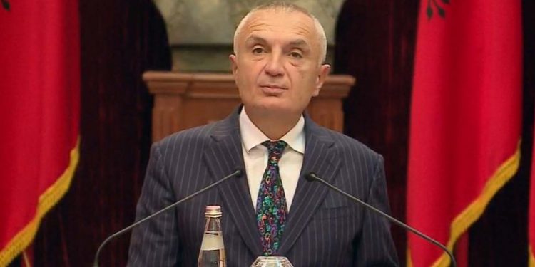 “Kryeprokurori ta izolojë, e mbushi kupën”! Meta i’u kthehet keq socialistëve dhe deputetit të PS-së: Zero shans! Le të vijnë në Presidencë prokurorë dhe policia se unë kam… “biçak”