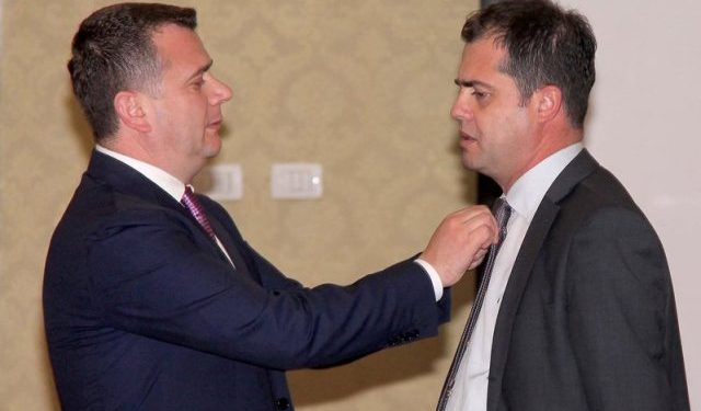 Basha në panik për kandidatët e Durrësit. Demokratët e Kënetës tentojnë të rrahin Oerd Bylykbashin. Xhaferraj qetëson gjakrat: Ju e dini që nuk ju tradhëtoj kurrë