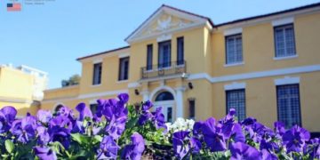 Ambasada e SHBA përgëzon Shqipërinë: Jemi krenarë që ju quajmë aleatë dhe partnerë, vazhdoni traditën kundër urrejtjes