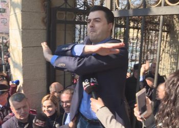 “Ju jeni hiça, ju kam në dorë”, ish- anëtarja e kryesisë së PD zbardh mesazhin e “koduar”: Basha nxori jashtë loje forumet e PD
