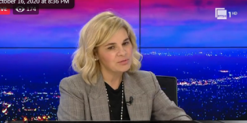 Po braktis Lul Bashën?! Kryemadhi bëhet biondinë, mesazhi i “koduar”: Partitë politike e njerëzit ndryshojnë, dhe unë u bëra bionde!