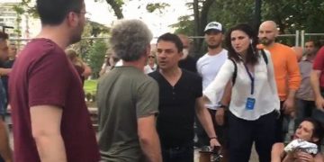 Dikur rrihte aktorët te Teatri Kombëtar, dje bodigardët e Xhelal Mziut e bëjnë për spital: Ja kush është militanti i PD Darvin Zalla! (Foto)