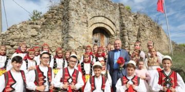 Ilir Meta në “aksion”, mesazh nga Ishmi: Simbol i qëndresës ilire dhe kala e pamposhtur e betejave të Skënderbeut, të trashëgojmë vlerat atdhetare