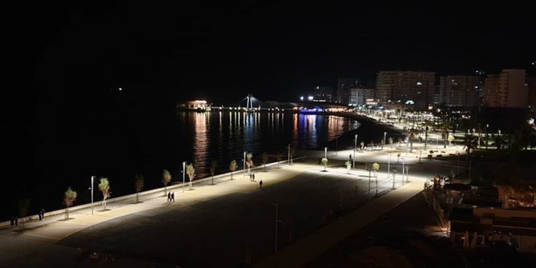 Ndizen dritat në Lungomaren e re të Durrësit, Rama: Më e keqja është pas krahëve, më e mira është ende e gjitha përpara nesh