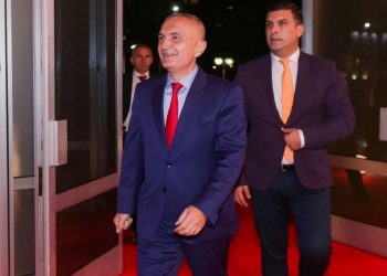 Ngjarje e rëndë! Konellapsi i paguar si zëdhënës Blushi i thuri lavde Metës dhe kërcënon si “zv.president”: Ne po bëhemi gati për të çliruar Shqipërinë!