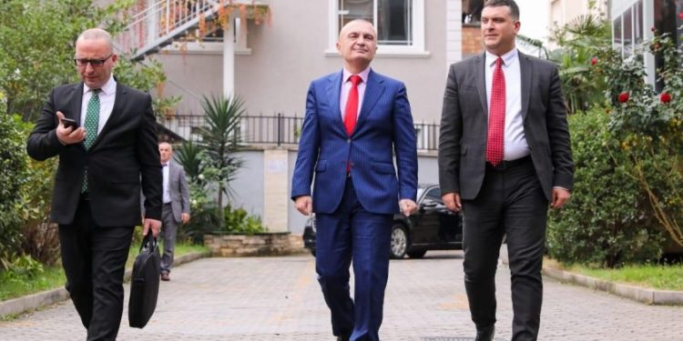 Çmendet Ilir Meta, i’u lëshon “konellapsin” e tij mediave: O doçër e pupacë të ndyrë, ndaloni urgjent akuzat ndaj meje
