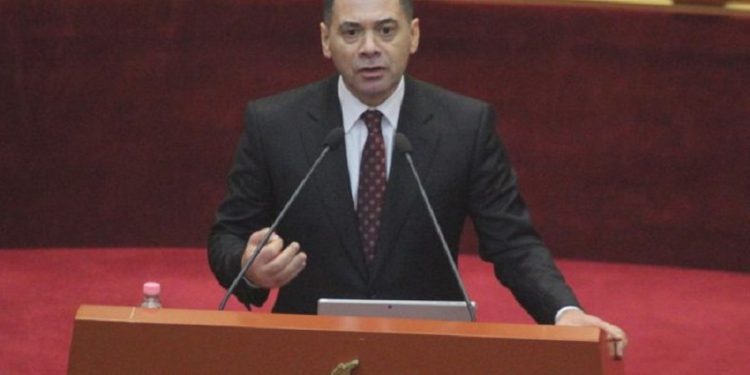 “1 vita nga tërmeti dhe shqiptarët s’kanë ku fusin kokën”, Ahmetaj: Hajde me mua shih ça bëhet