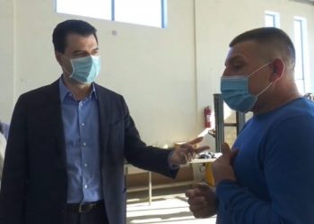 “Një përgjigje Lulit derëmbyllur që gjen personazhe të rreme për të inskenuar biseda”