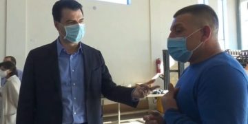 “Një përgjigje Lulit derëmbyllur që gjen personazhe të rreme për të inskenuar biseda”