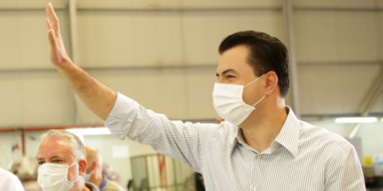 Lulzim Basha, kundër maskave me detyrim: Le të na gjobisë po të dojë Rama, ku t’i gjejmë lekët të blejmë maska? Të zbatojë planin tim, ndryshe e pret burgu