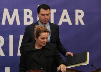 Miratimi i ndryshimeve në Kodin Zgjedhor, reagon opozita “rrugës” dushja Monika-Basha