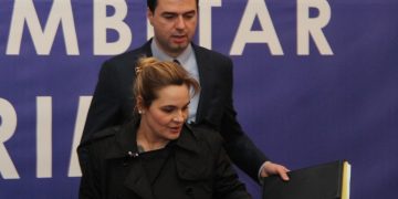 Miratimi i ndryshimeve në Kodin Zgjedhor, reagon opozita “rrugës” dushja Monika-Basha