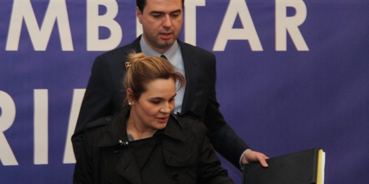 Miratimi i ndryshimeve në Kodin Zgjedhor, reagon opozita “rrugës” dushja Monika-Basha