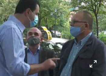 Basha del blof sërish me taksistin e “rastësishëm”: Njëri prej tyre, djali i dajës së gruas