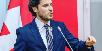 Shqiptari Abazoviç merr Ministrinë e Brendshme dhe Shërbimin Sekret në Mal të Zi, ndërkombëtarët zmbrapsin serbët