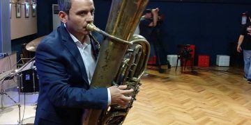 Enkel Demi i nxjerr të palarat Metës, në përpjekje për ta mbrojtur: I dha nënshtetësinë një këngëtari, sapo ia kërkova unë