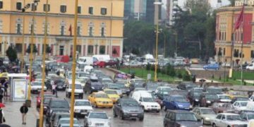 Shënim/ Nëse të është mërzitur puna që të paguajmë Z. Veliaj, s’ke pse na e mërzit dhe ne jetën në Tiranë!