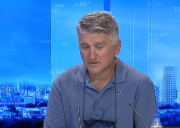“Tërë ditën lëpin këpucët e qeverisë”, Kreshnik Spahiu sherr ‘live’ me analistin e njohur: Sillini një pasqyrë të shohë veten…
