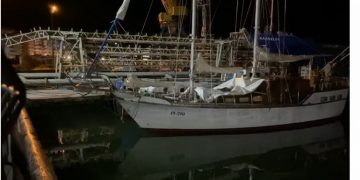 Gjendet një jaht i braktisur në det në afërsi të Shëngjinit, ka flamur slloven