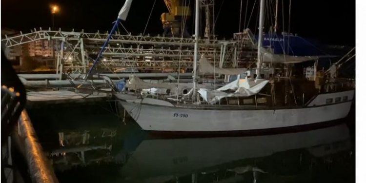 Gjendet një jaht i braktisur në det në afërsi të Shëngjinit, ka flamur slloven