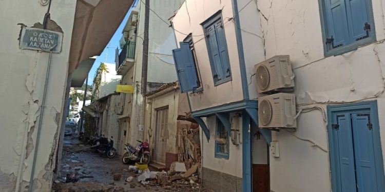 Uji ka dalë në tokë dhe ndërtesat janë rrënuar, çfarë ka mbetur në ishullin grek Samos pas tërmetit dhe cunamit (Foto)