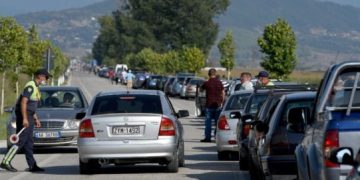 Pandemia “izolon” Greqinë, Athina shtyn sërish masat kufizuese me Shqipërinë, Maqedoninë e Turqinë